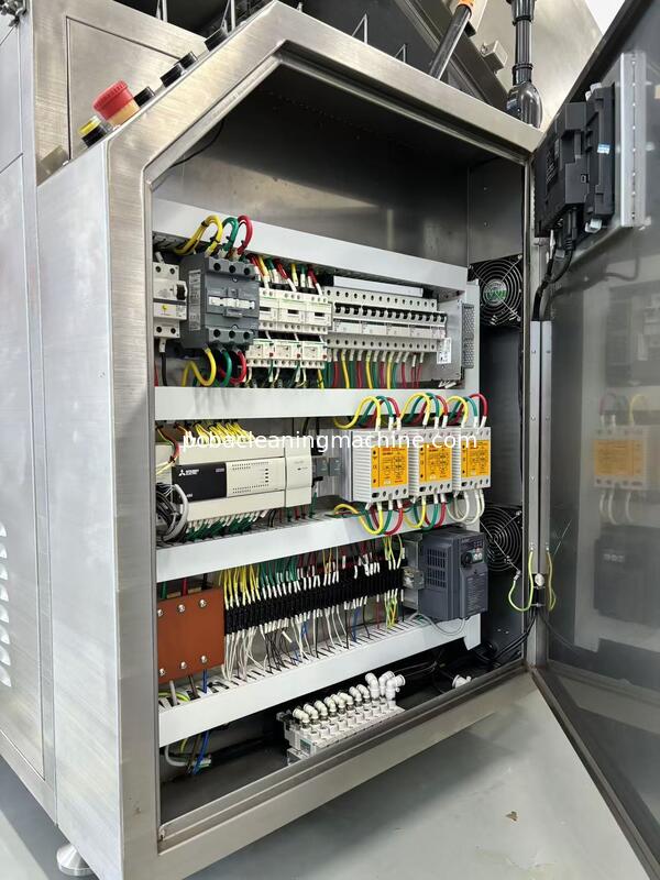 पीएलसी स्वचालित नियंत्रण पैलेट सफाई मशीन जिसमें 80L तरल टैंक क्षमता और 5 से 15 मिनट का सुखाने का समय है जो विभिन्न पैलेट प्रकारों के लिए उपयुक्त है