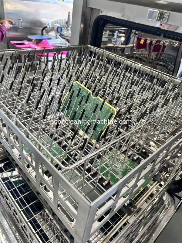 रासायनिक सफाई एजेंट SME-5600T का उपयोग करके PCBA पर लगे दाग हटाएँ मुख्य अनुप्रयोग कार इलेक्ट्रॉनिक्स PCBA सैन्य PCBA एयरोस्पेस PCBA दूरसंचार PCBA चिकित्सा उपकरण PCBA डिजिटल मीटर PCBA मशीन